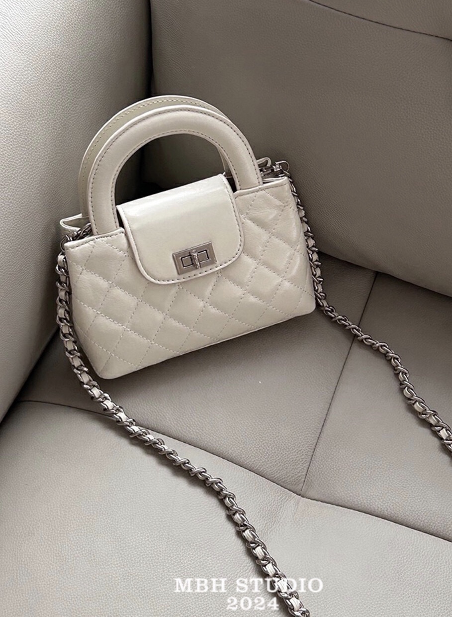 MBH Quilted Chic Commuter Handbag Crossbody Bag with Chain - Image 4